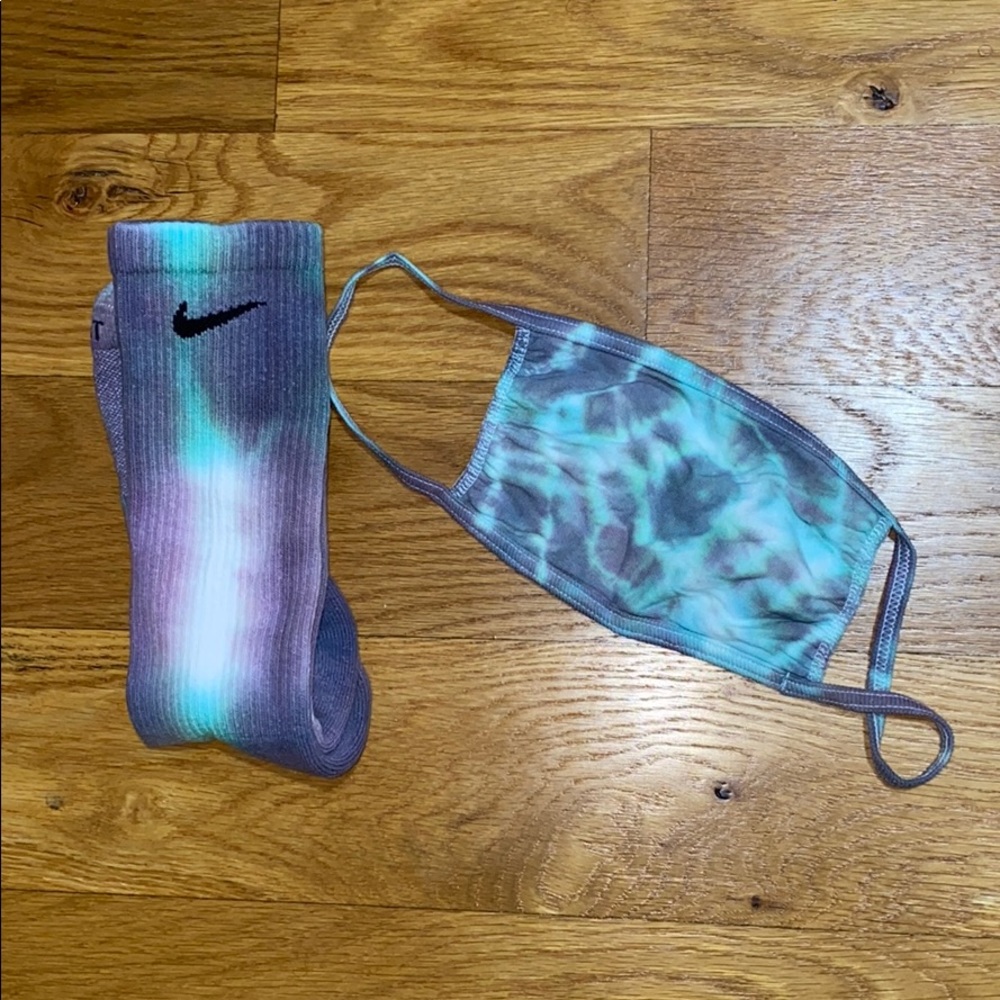 NWT Custom Tie Dye Nike Dri-Fit Crew Socks & Mask
